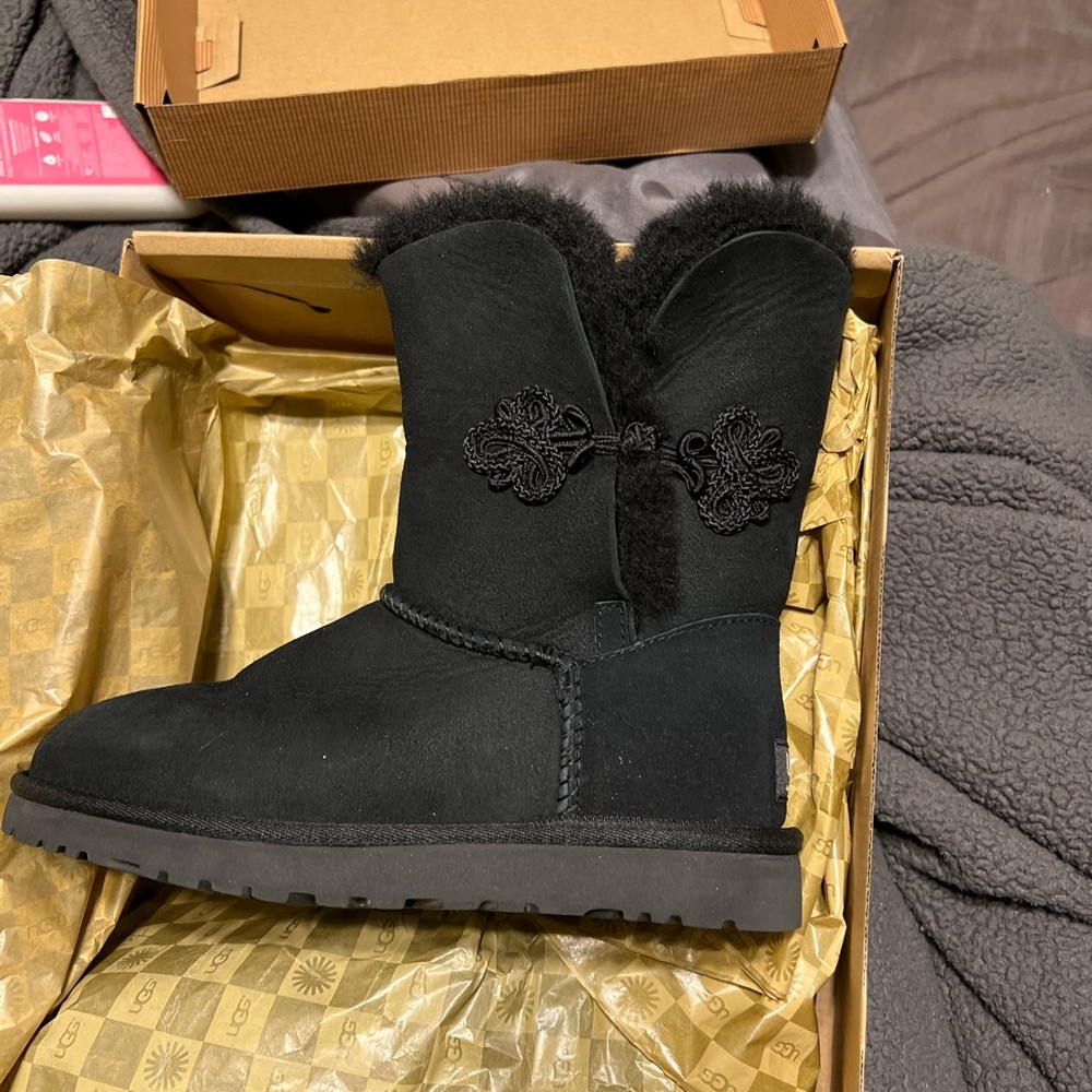 UGGS size 7 womens bailey boots